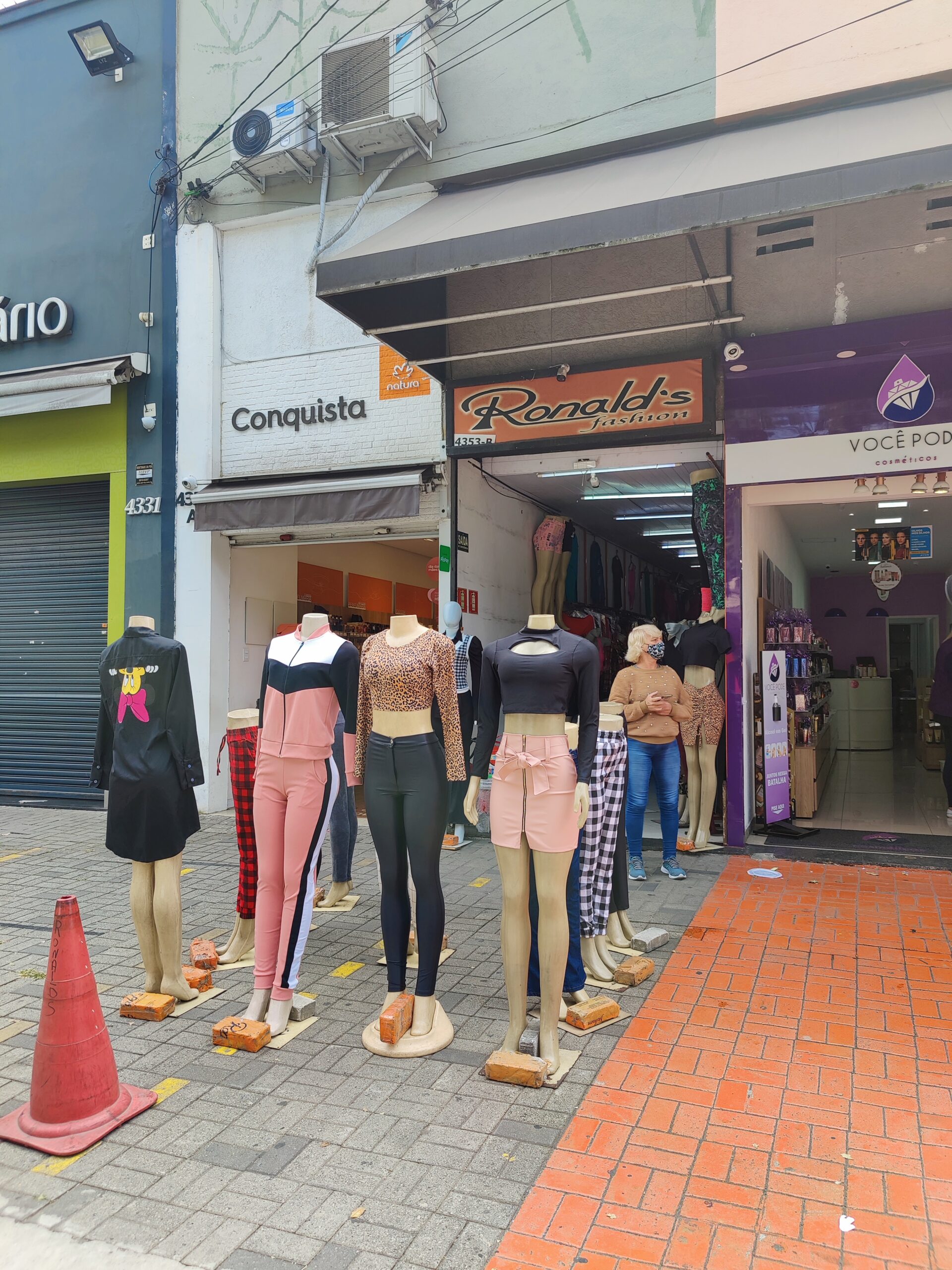Blusa de Gola Xadrez no Itaim Paulista é Ronald's Fashion
